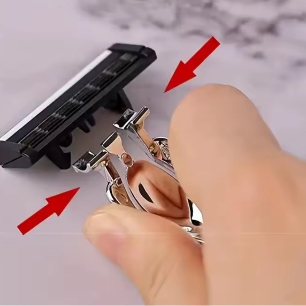 Pink Patterned Razor with 3 Replacement Cartridges - Picture 5 of 5